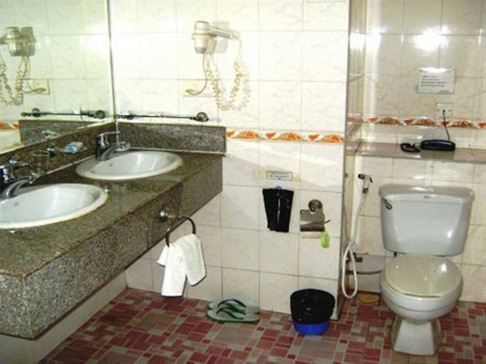 Excel Palace Hotel Yangon Luaran gambar